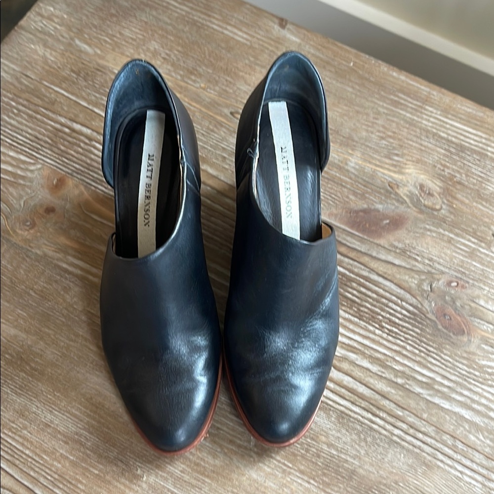 Matt Bernson Black Leather Shoes. Size 8.5. Come with dust bag and box